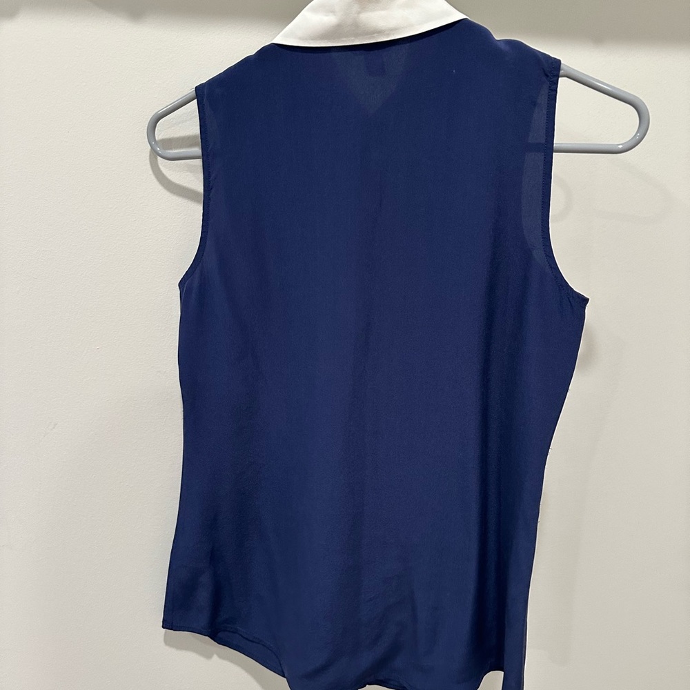 Lily Pulitzer Elegant Navy Sleeveless Blouse with White Collar - Picture 4 of 4